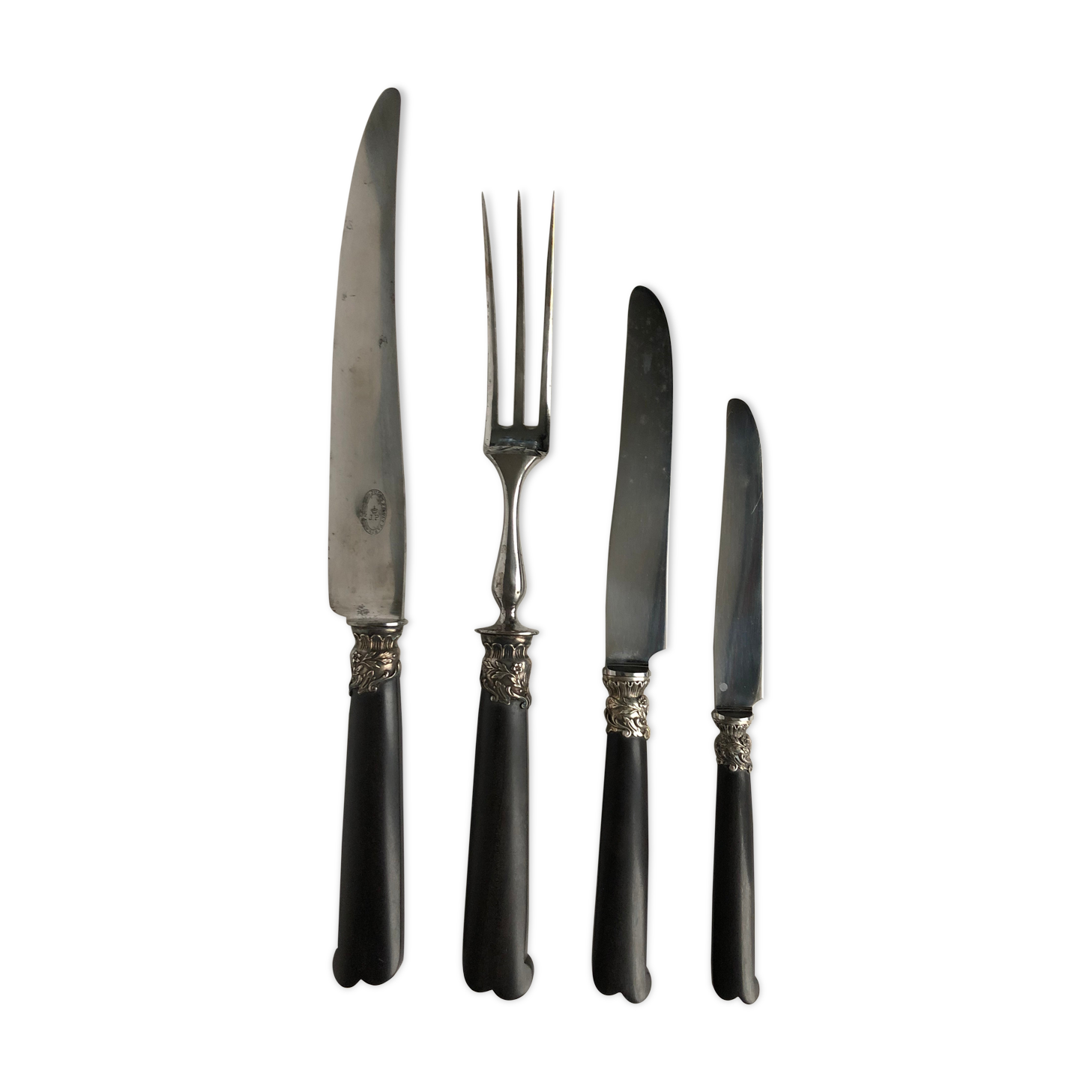 Set of 24 knives & 2 pieces of silver metal service