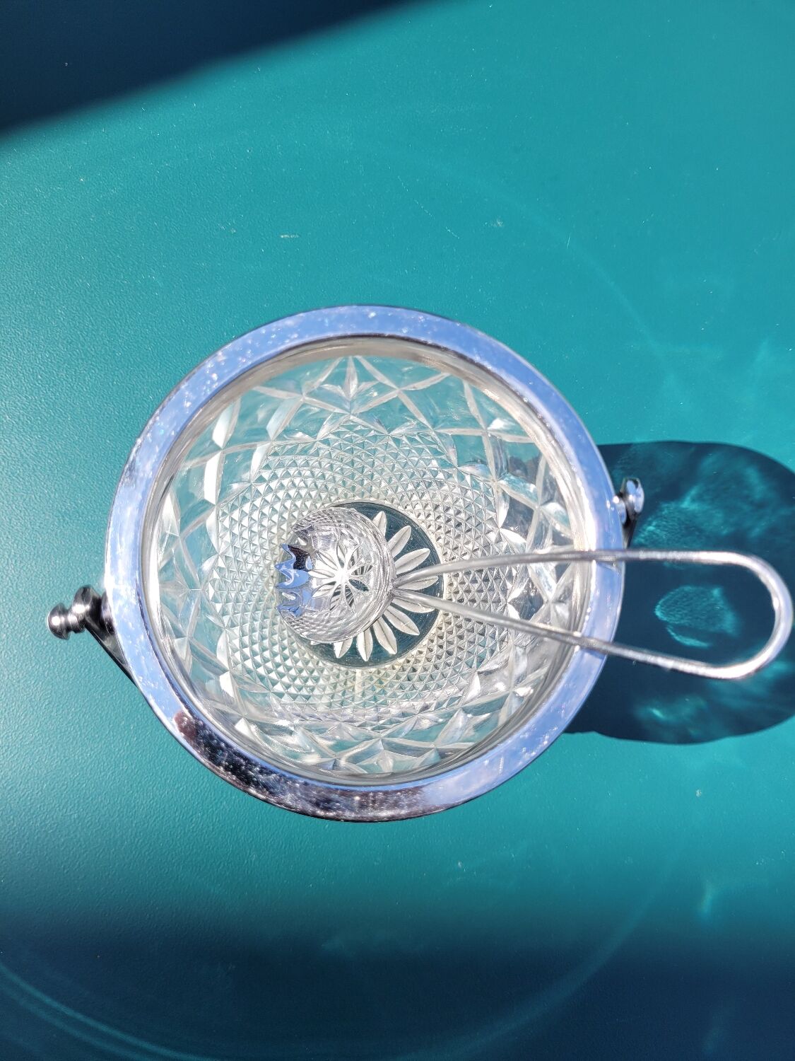 Ice bucket and its tongs