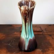 Pichet antique en céramique brune et verte