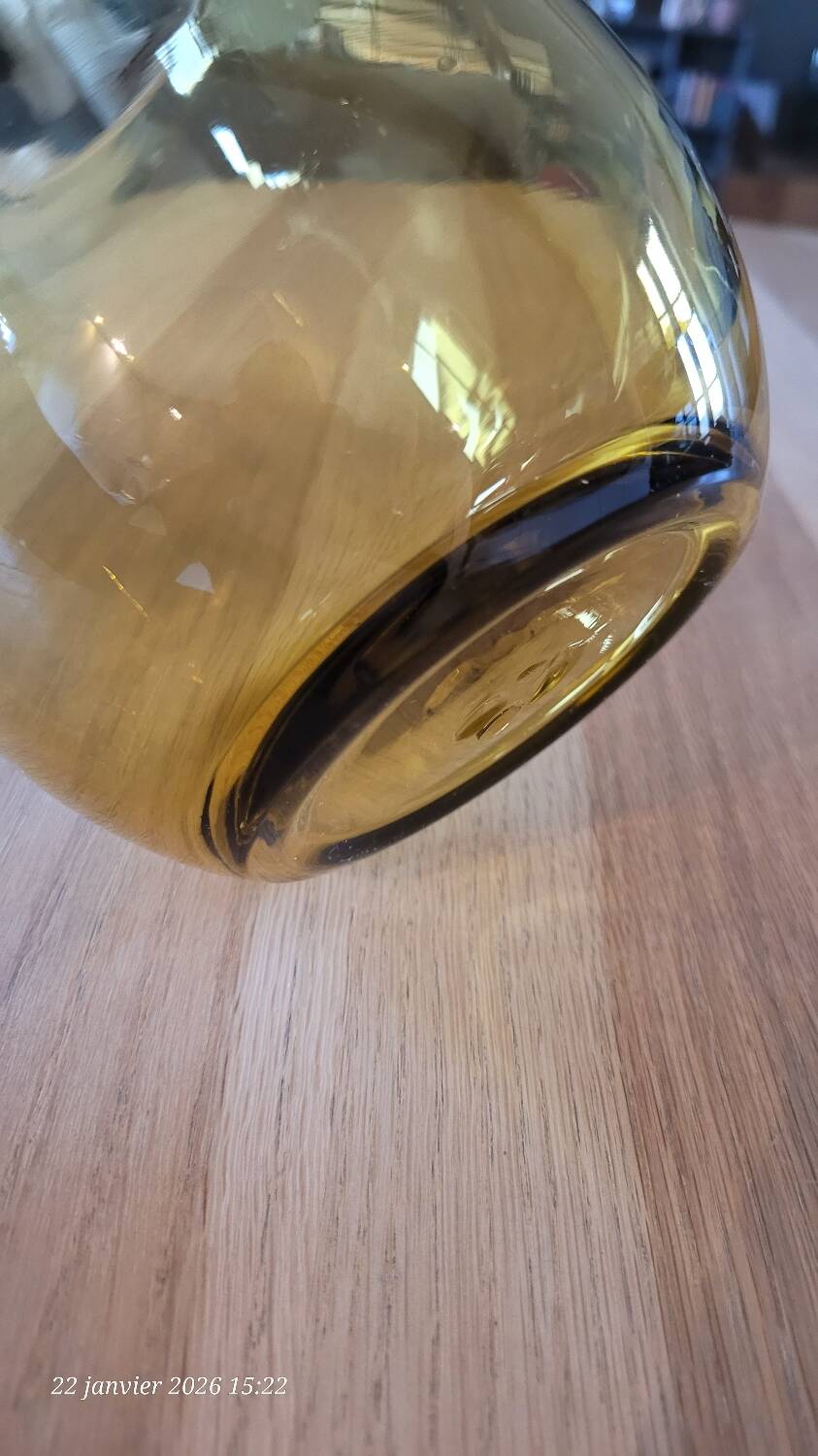 Amber glass vase design - owl shape