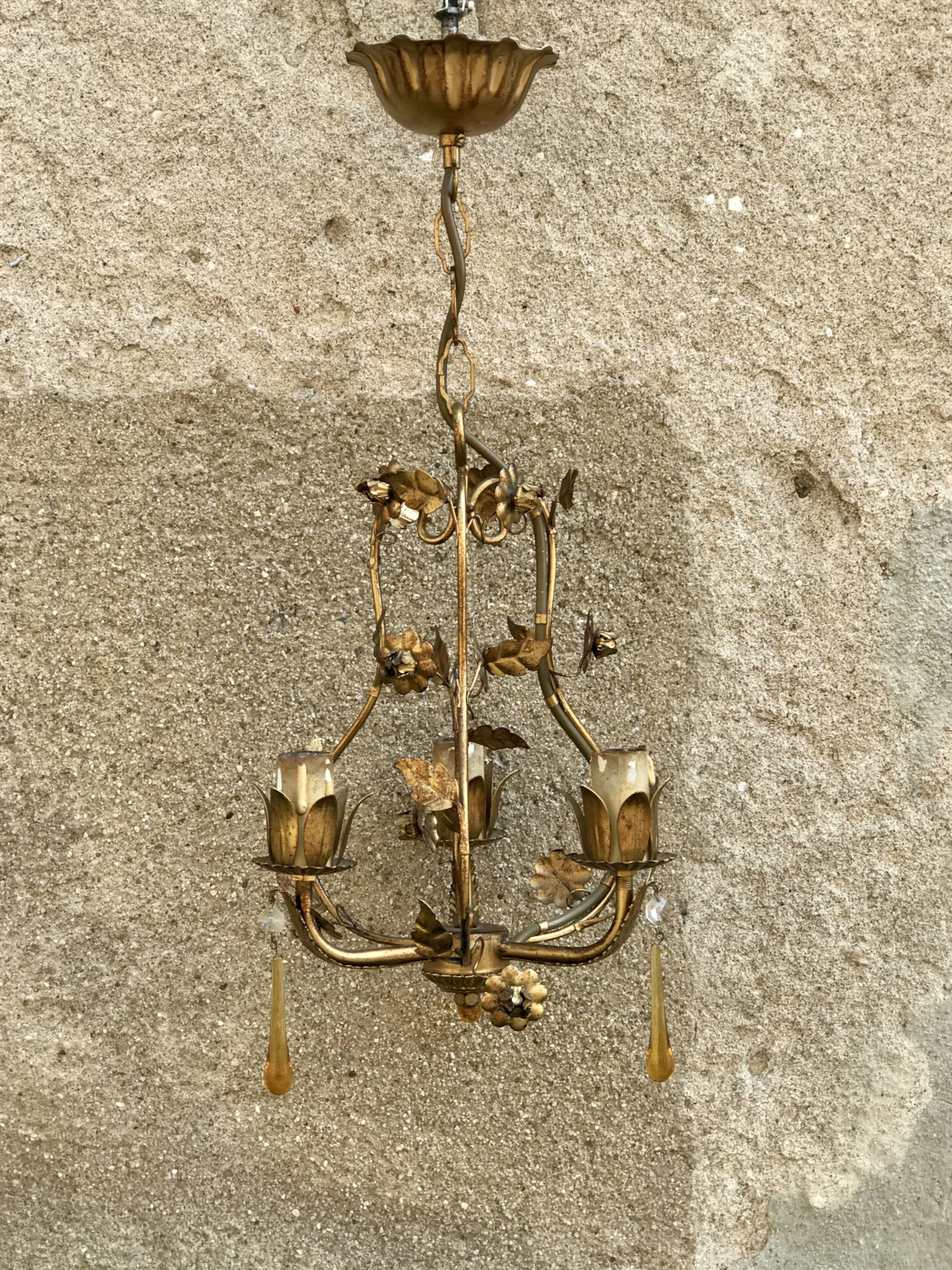 Golden flowering chandelier