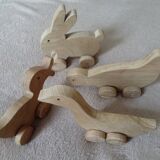 lot de 4 jouets en bois à roulettes
