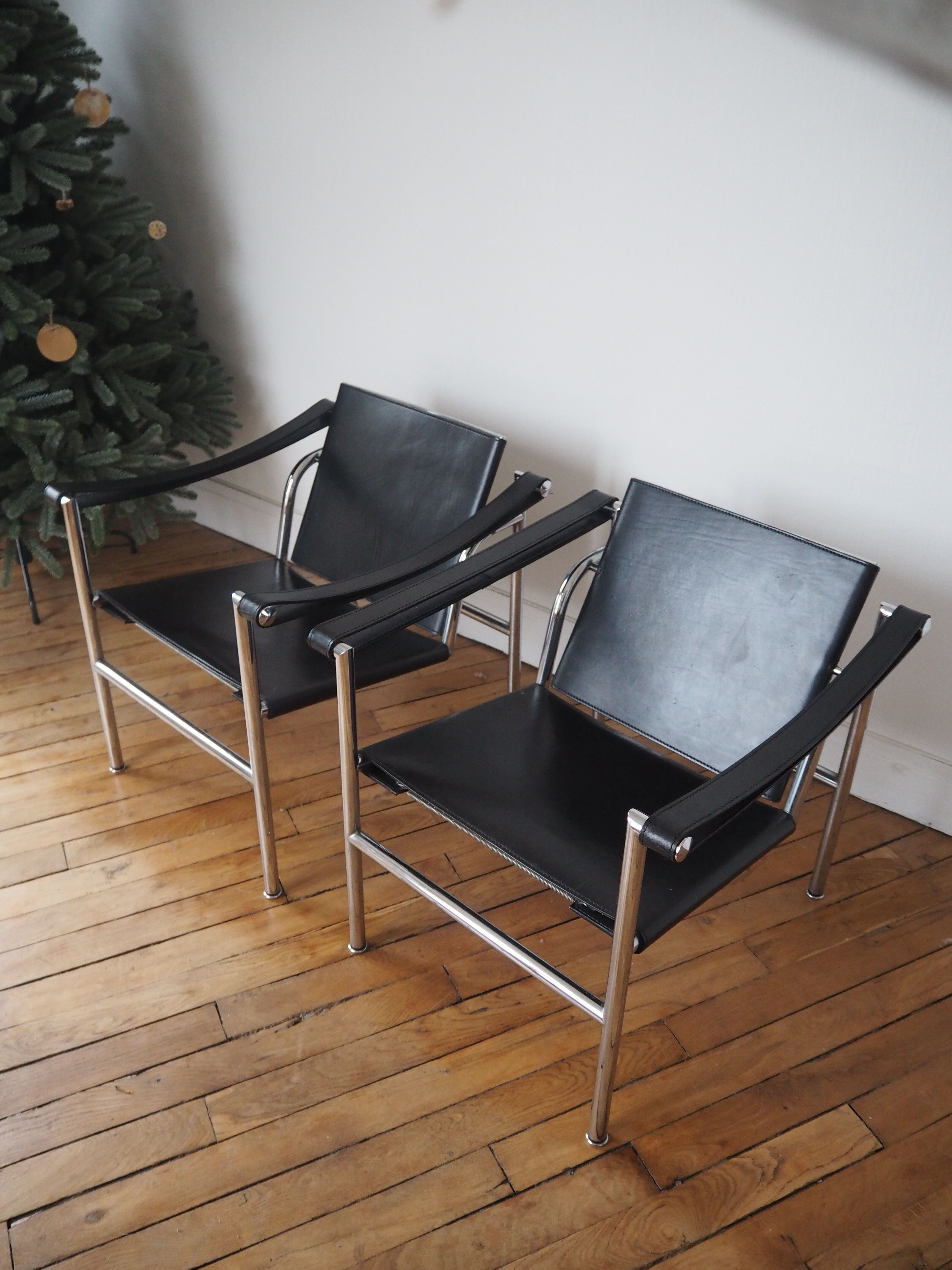 Paire de fauteuils LC1 par Le Corbusier