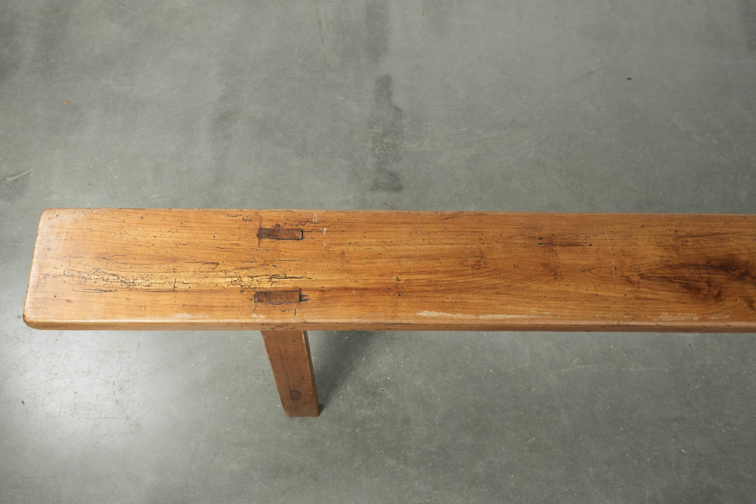 Banc de couloir brocante français / banc pour la table à manger avec un super look
