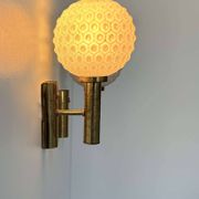 Applique vintage, laiton et opaline, Allemagne 1960