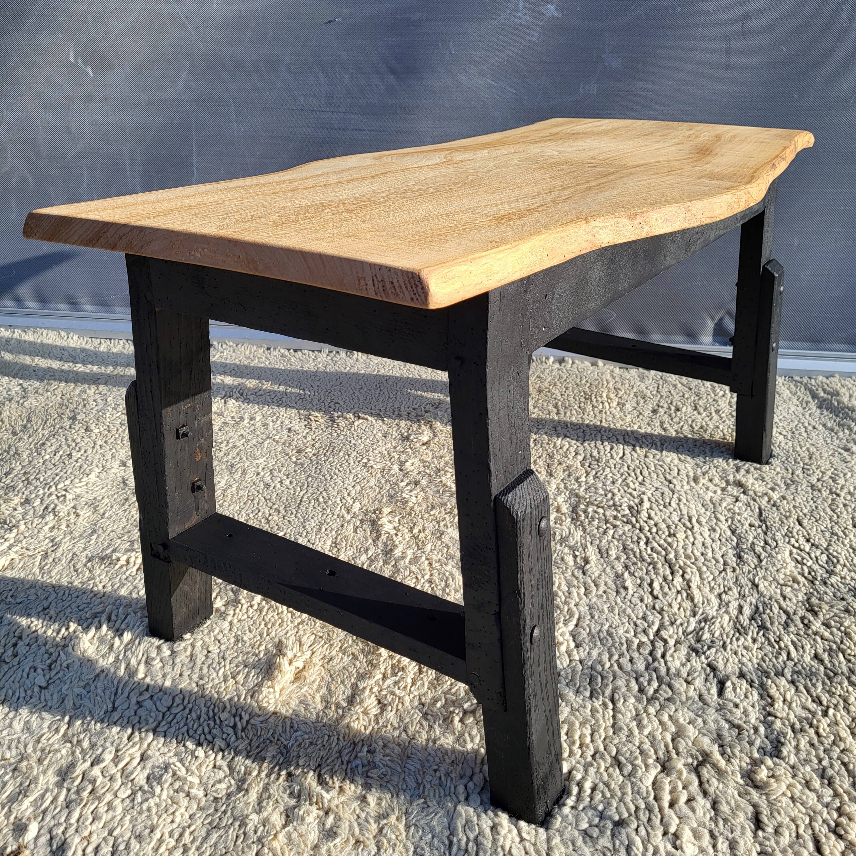 Bicolour coffee table in solid oak with 19th-century legs • Unique piece "Raw"