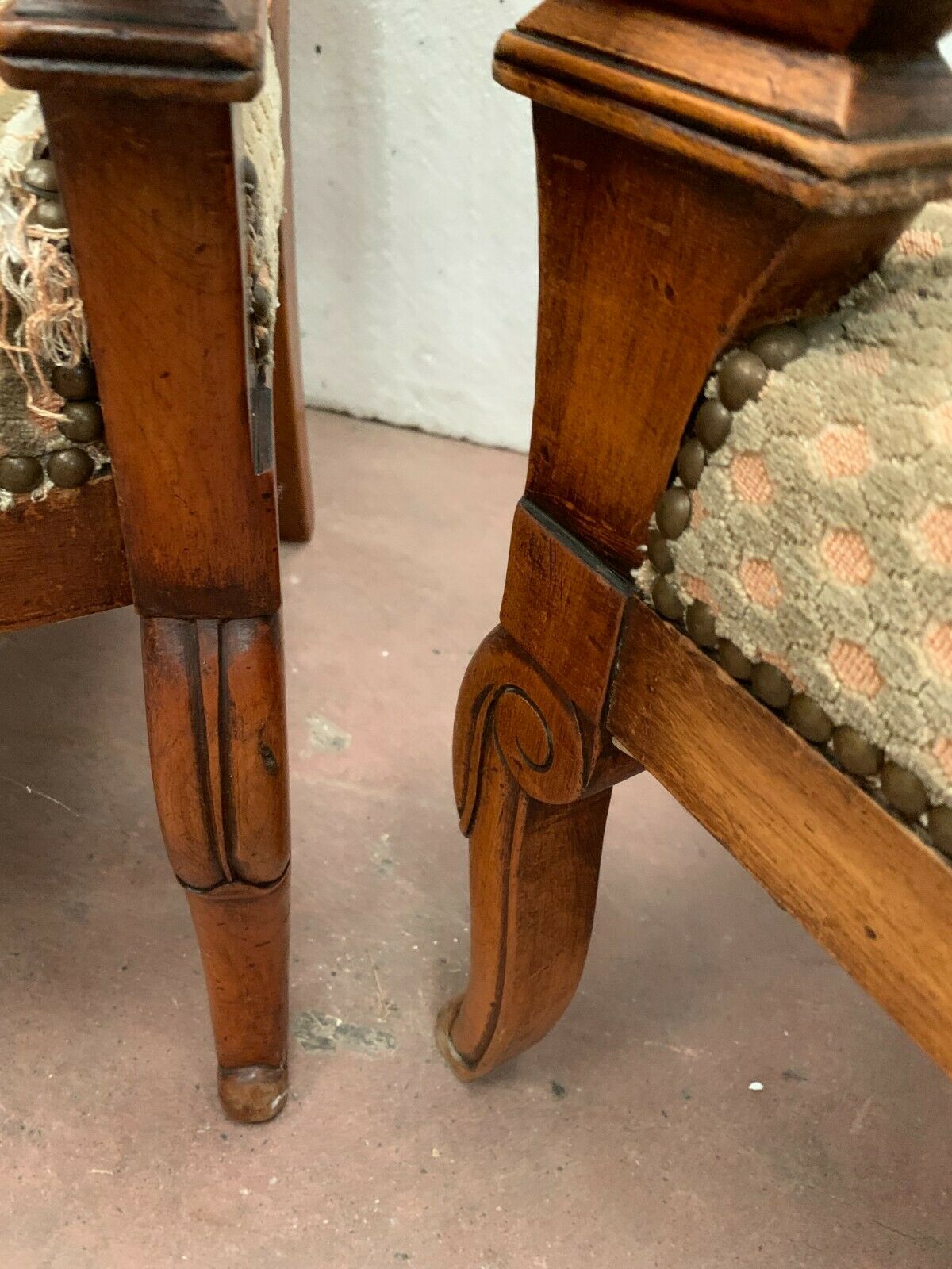 Paire de fauteuils de style Empire en hetre teinté xx siècle