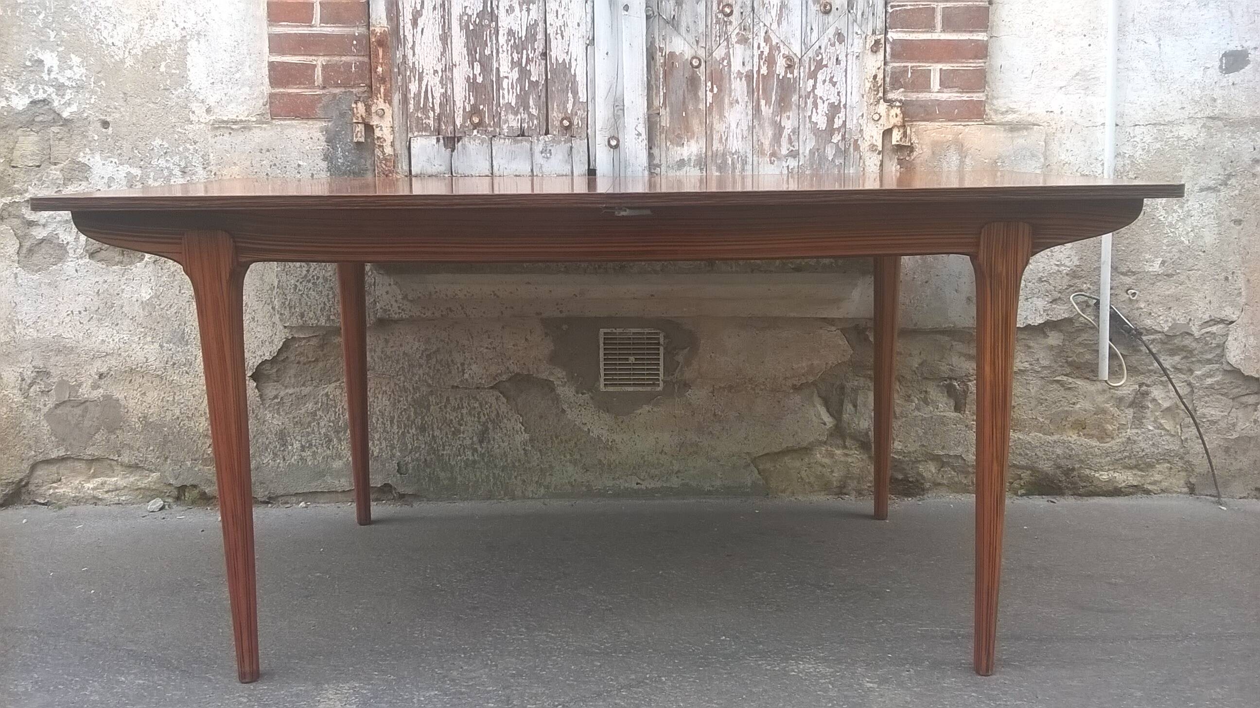 Extendable teak dining table