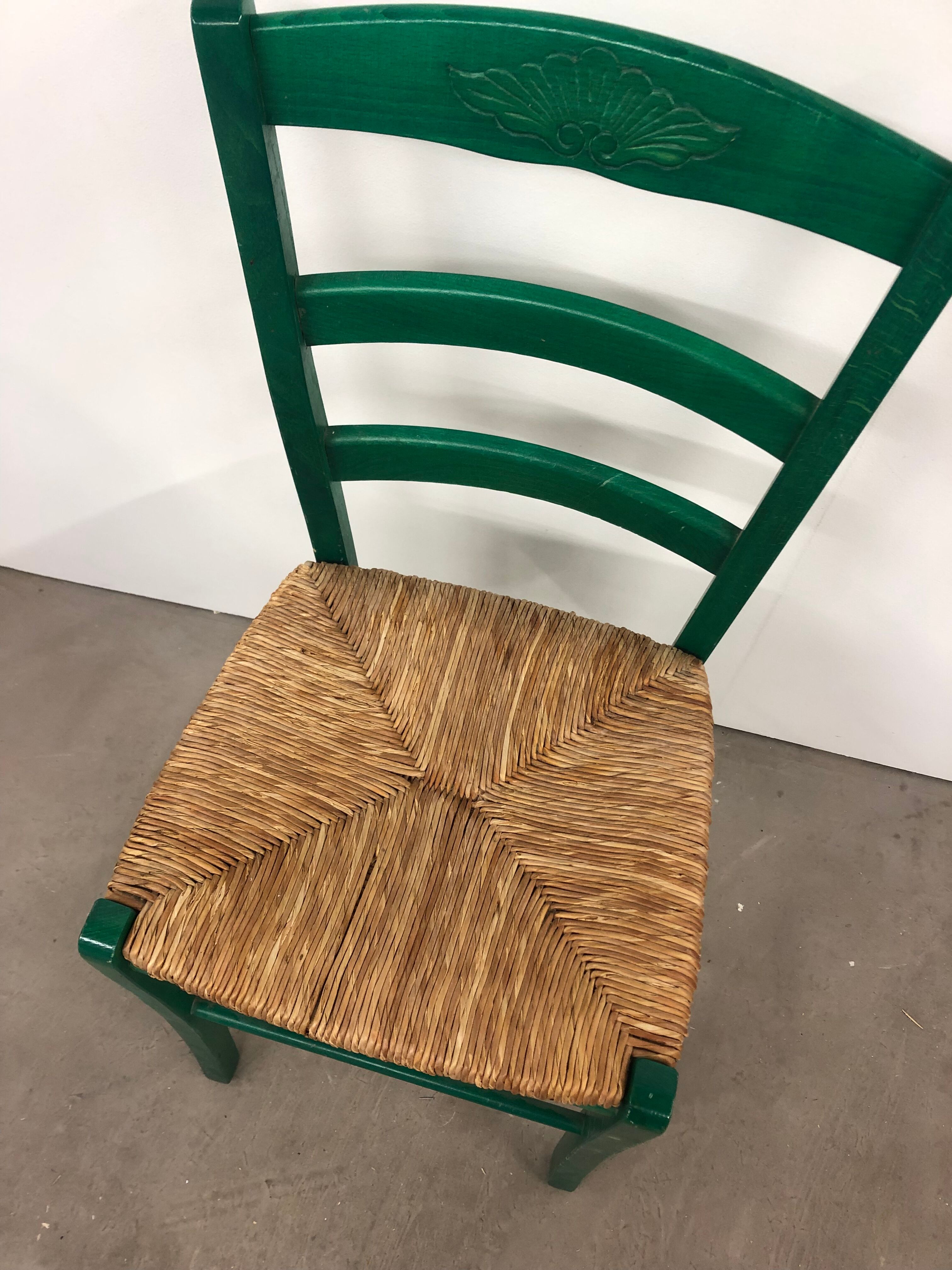 Chaise en bois avec assise en paille