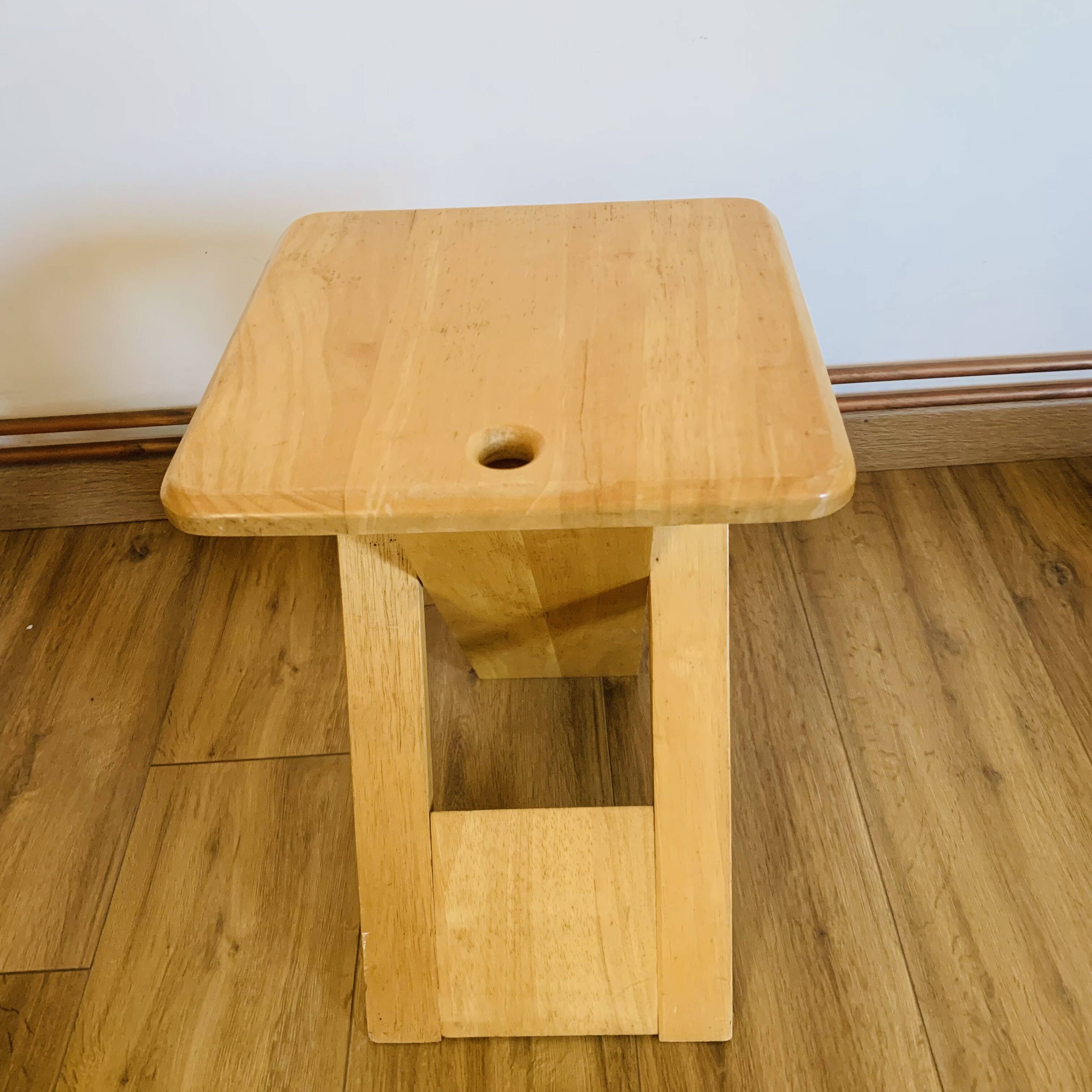 Tabouret pliant en pin massif par Adrian Reed