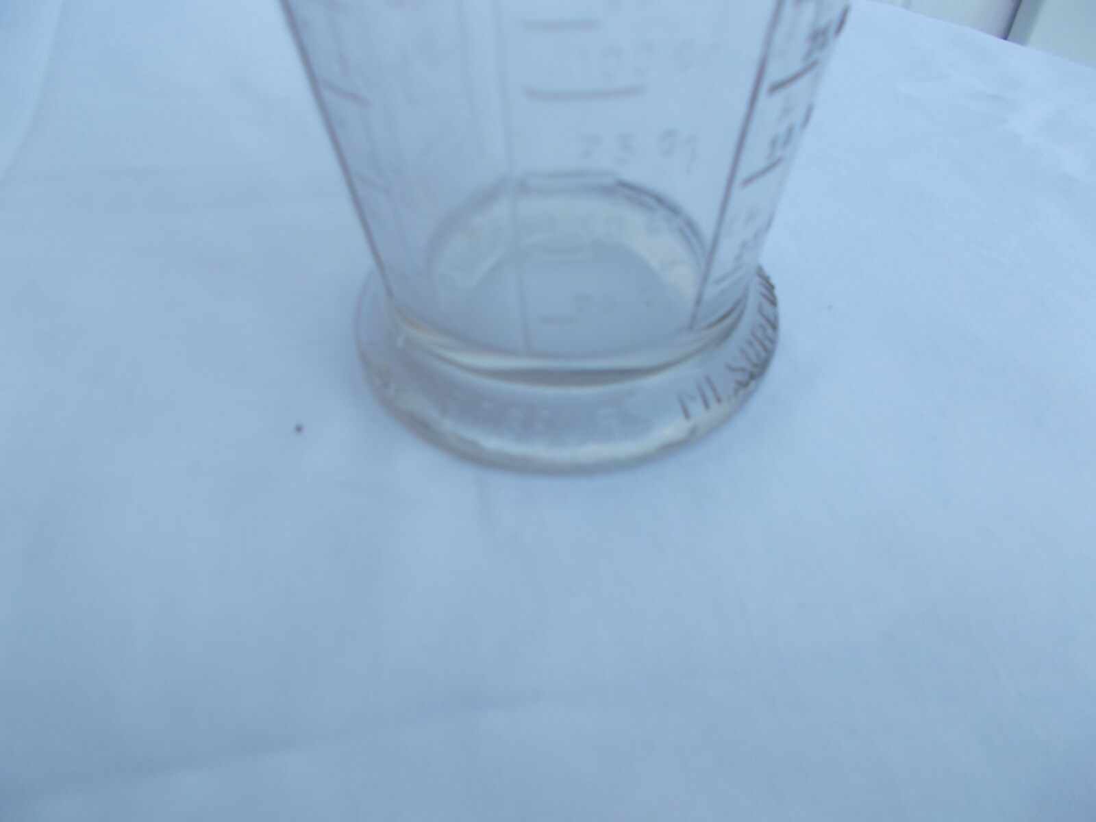 Verre doseur mesureur Mougin