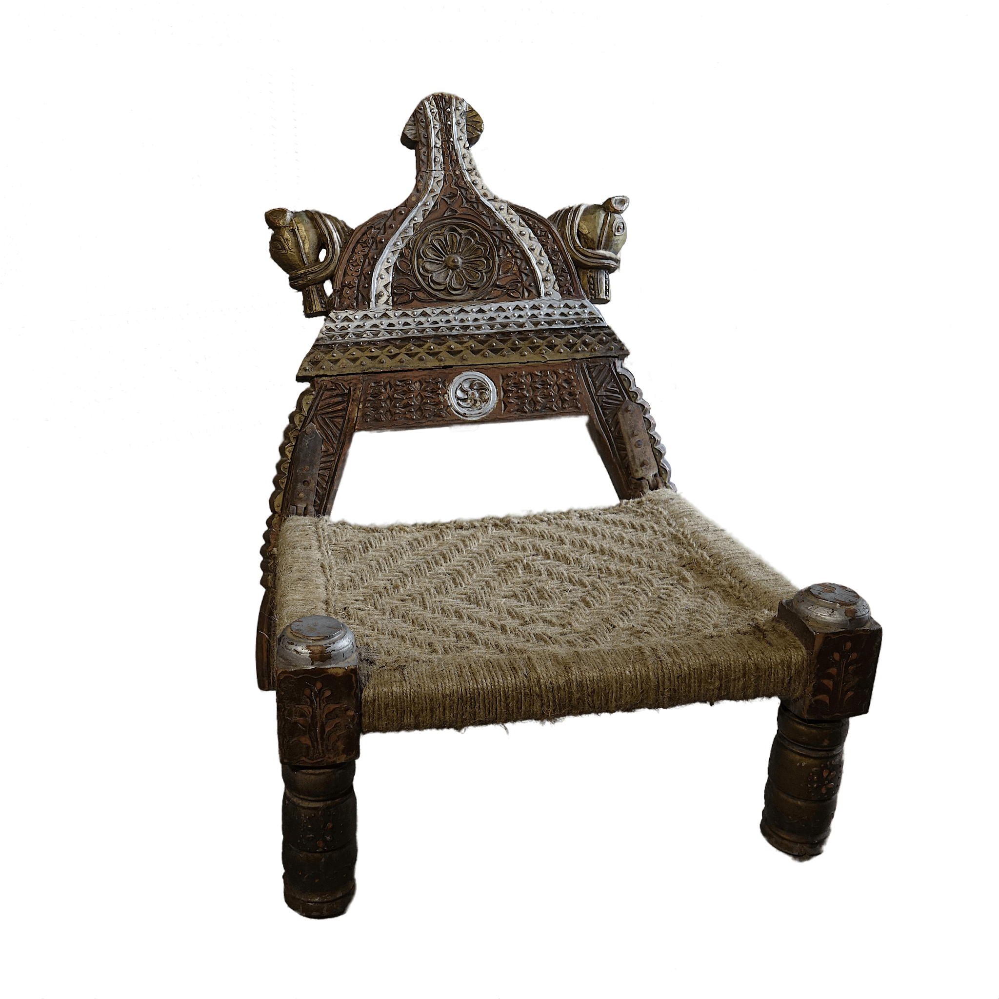 Chaise en bois sculpté et corde