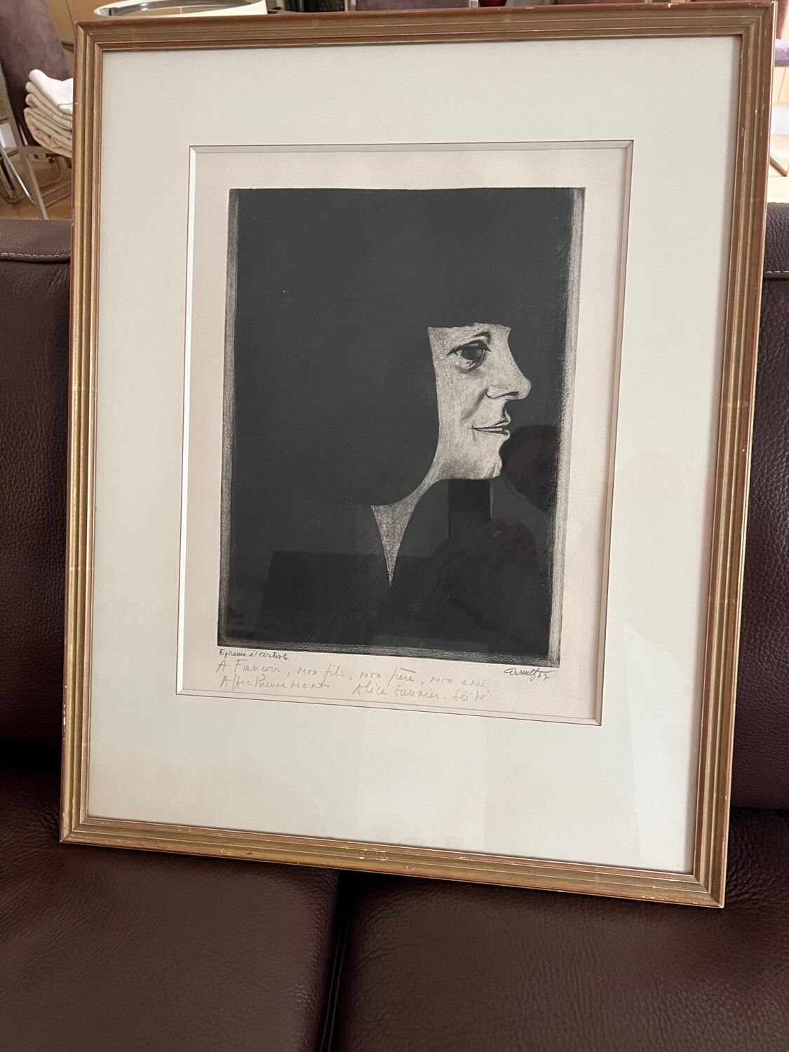 Painting portrait of a woman in profile