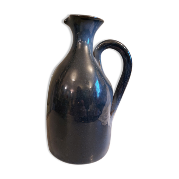 Carafe français vintage vitrée dans différents bleus