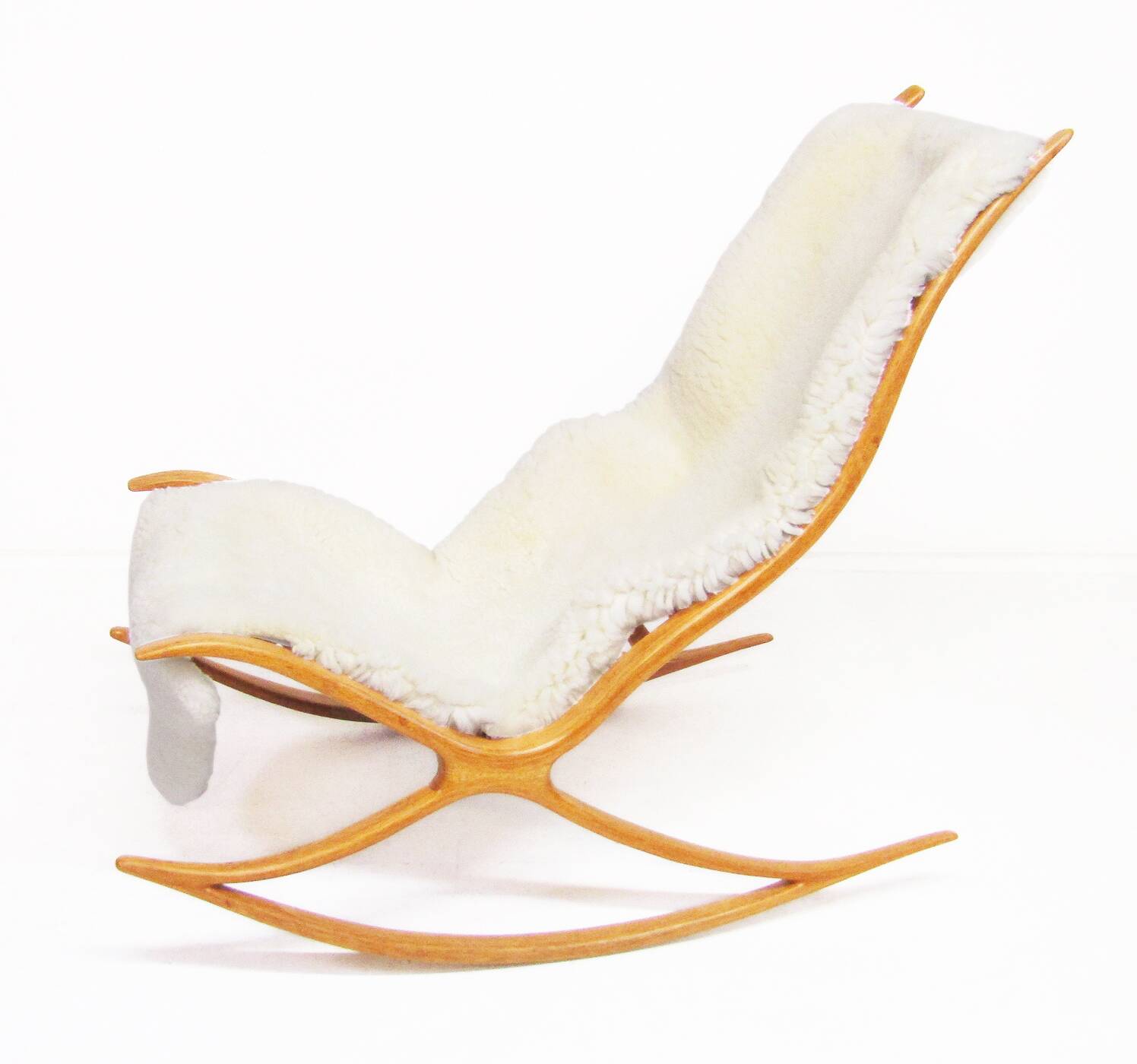 Sculptural 1960s Wishbone Rocking Chair In Oak By Robin Williams