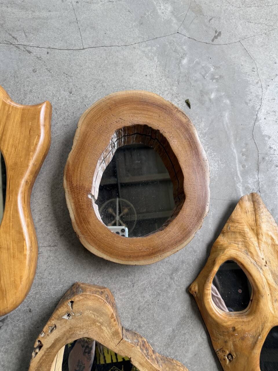 Set de 4 miroirs organiques brutalistes en bois années 50