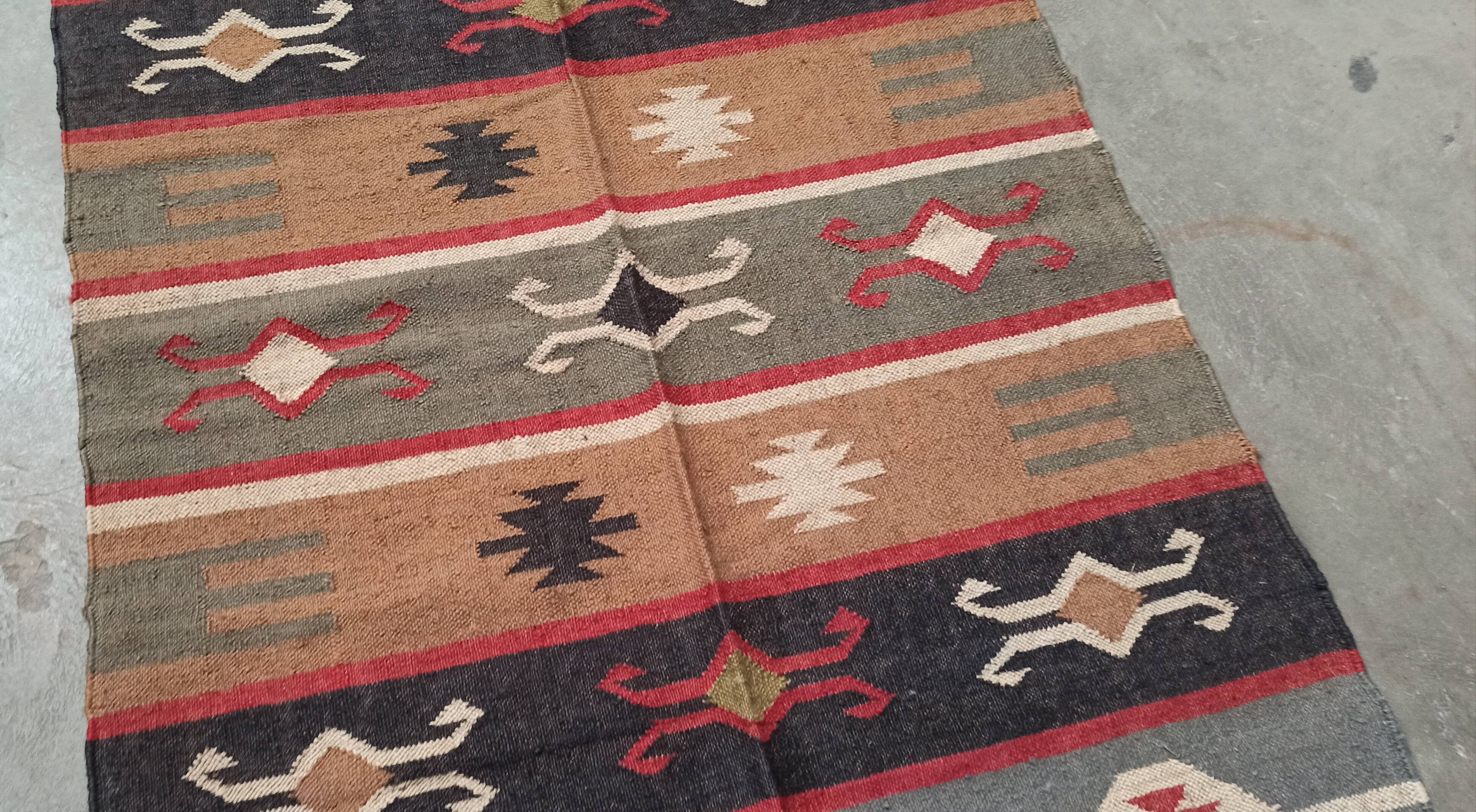 Kilim rug in jute and cotton. 125cm x 195cm