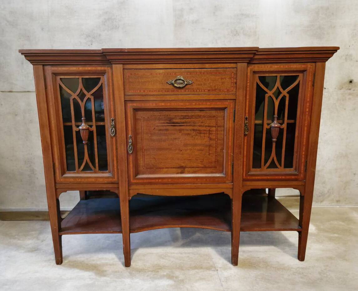 Buffet anglais vitré en acajou
