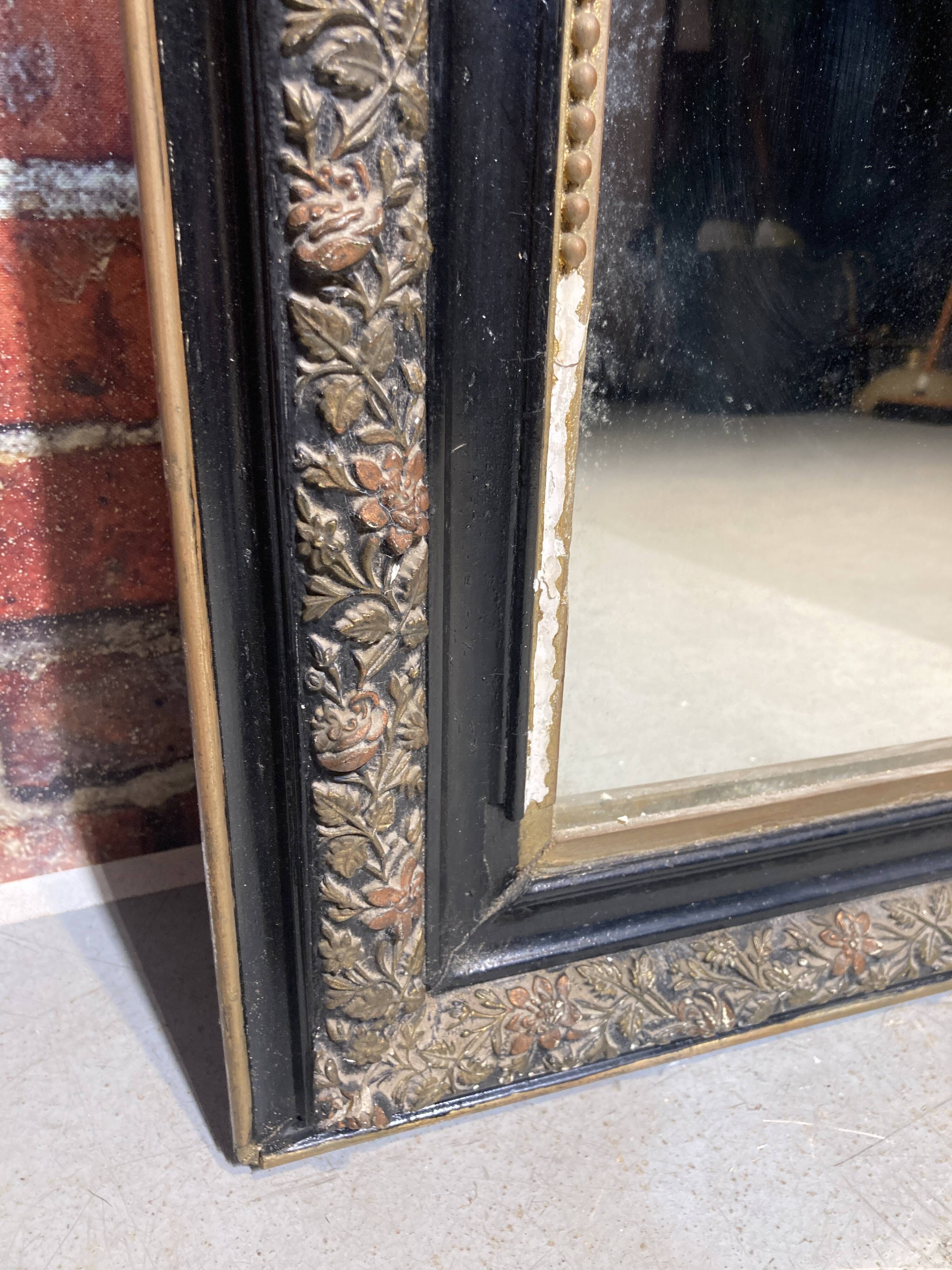 Mirror with moldings
