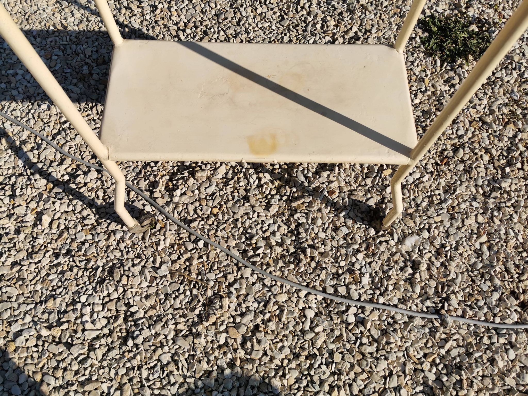 Metal serving table