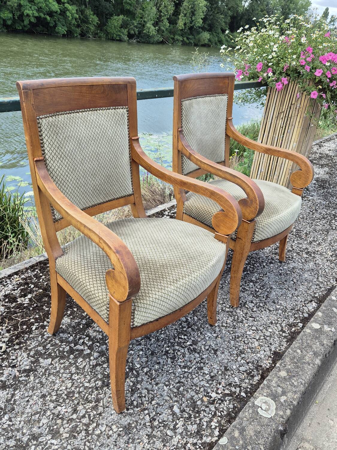 Paire de fauteuils à crosse Empire Restauration 1900s