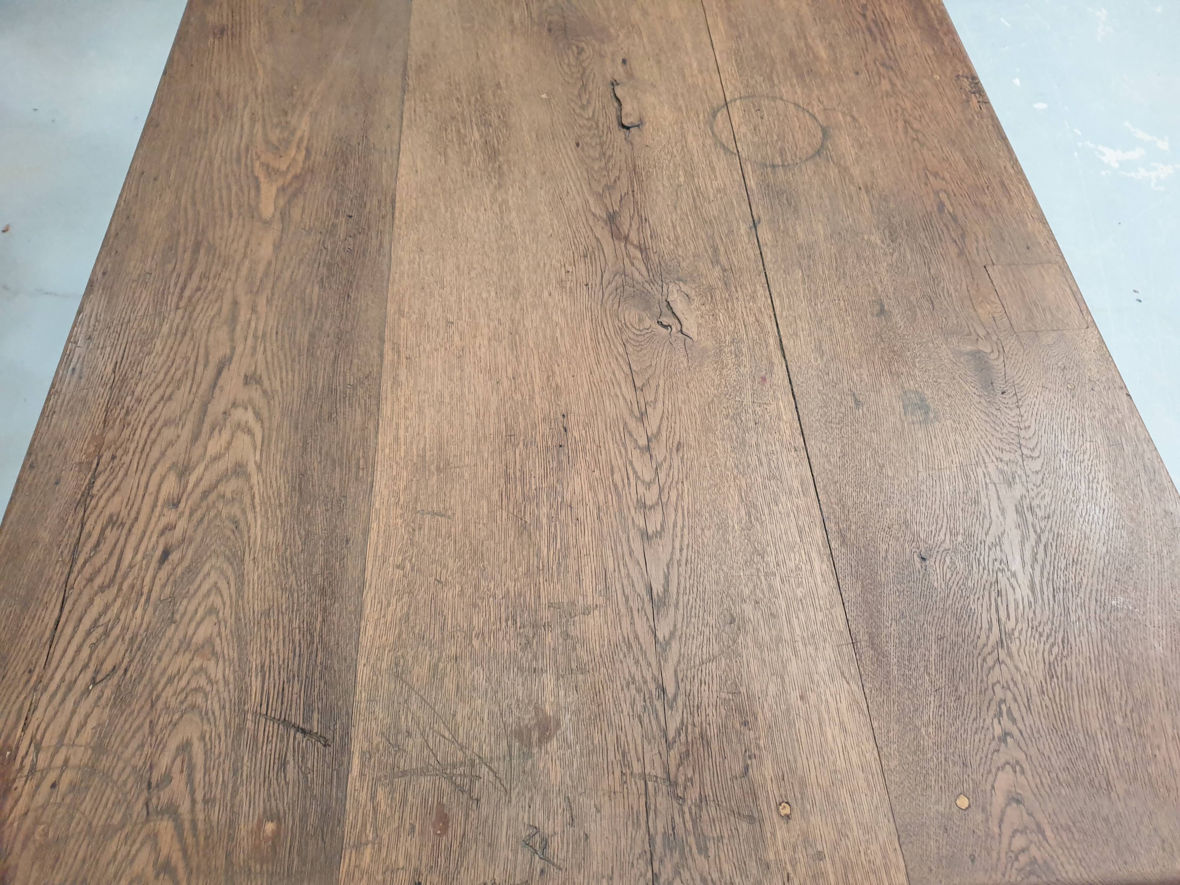 Late XIX debut XX farm table