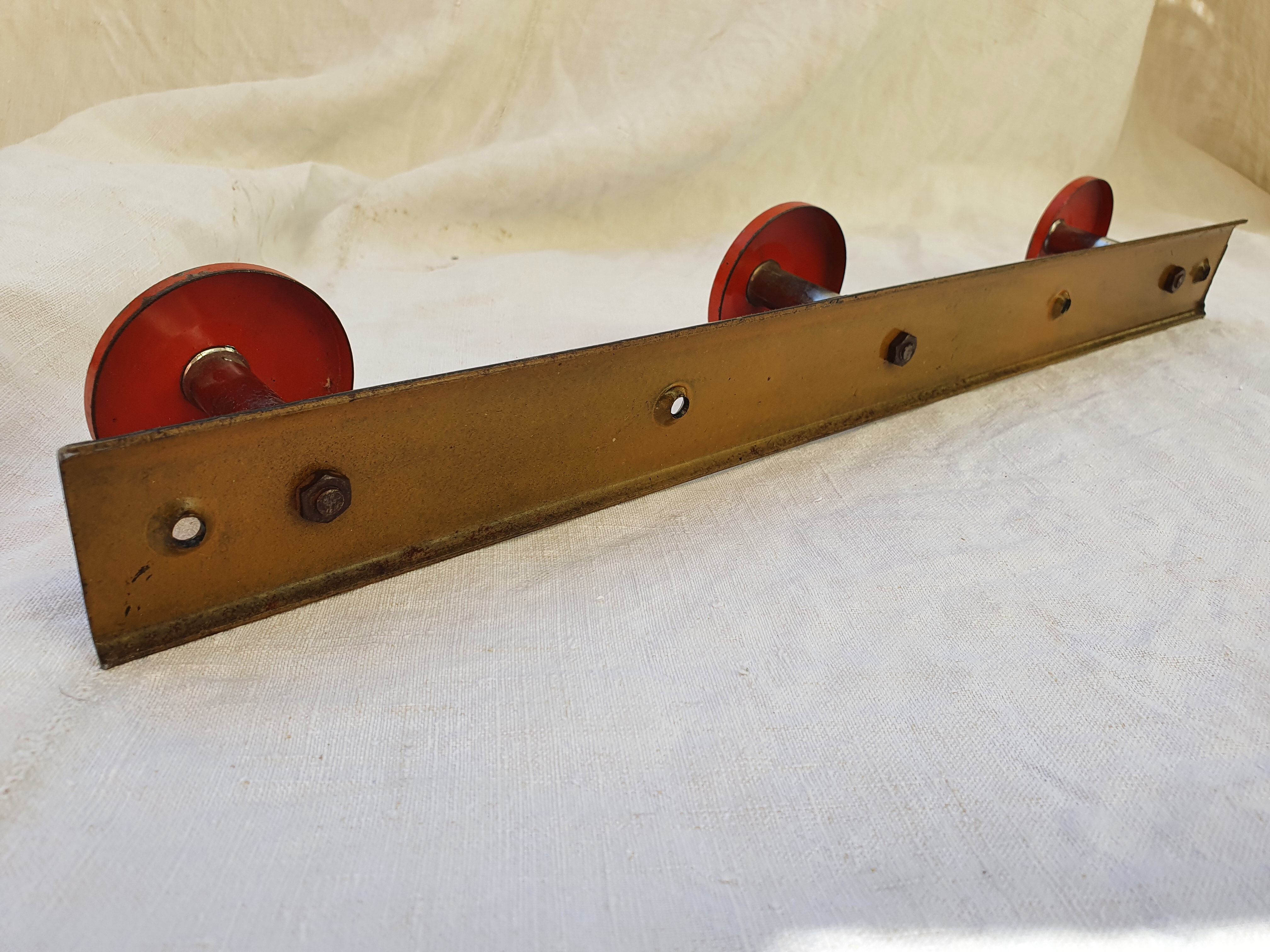 Holder with 3 patères metal lacquered and chrome