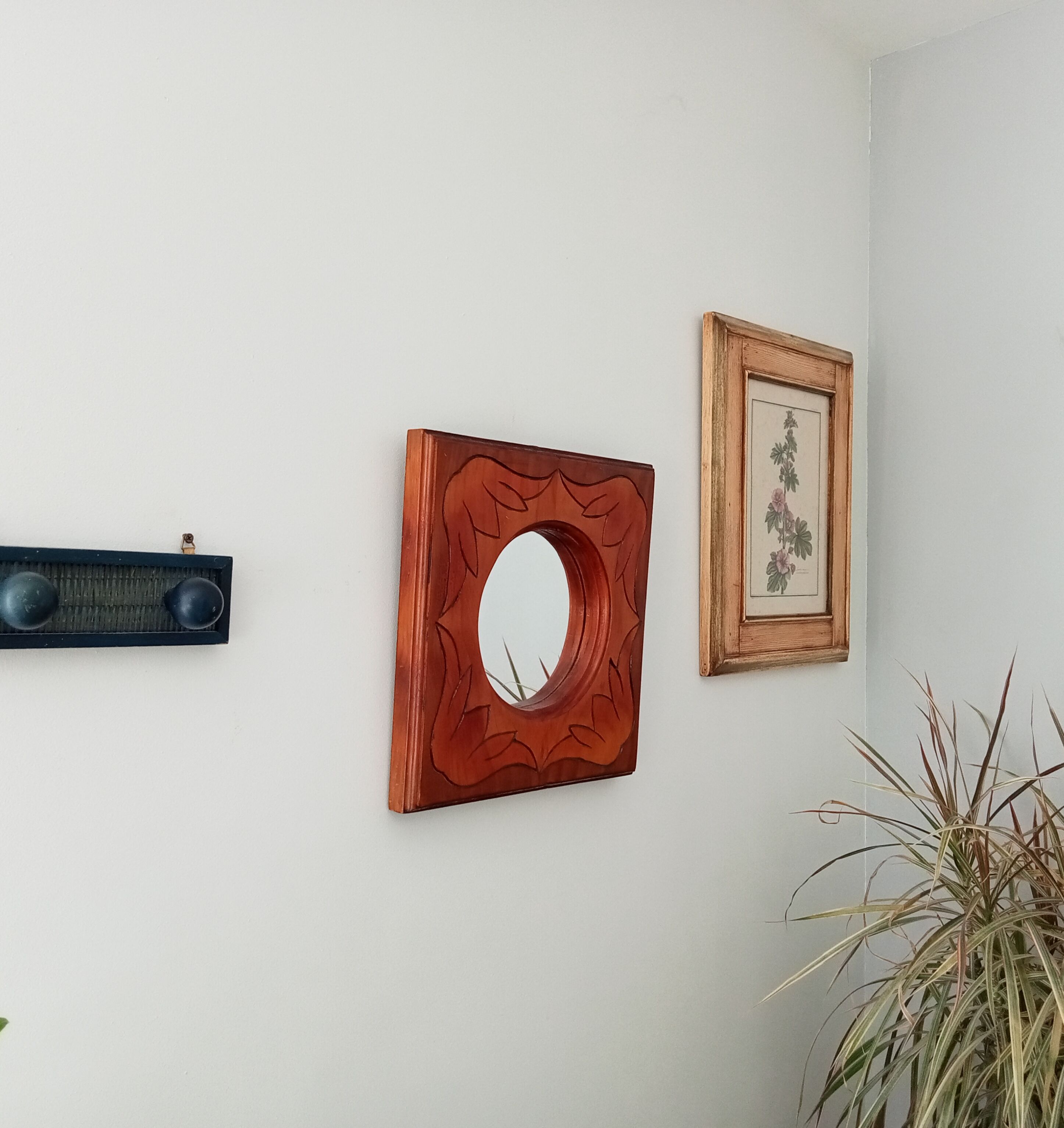 Vintage mirror in carved solid wood, 35 cm