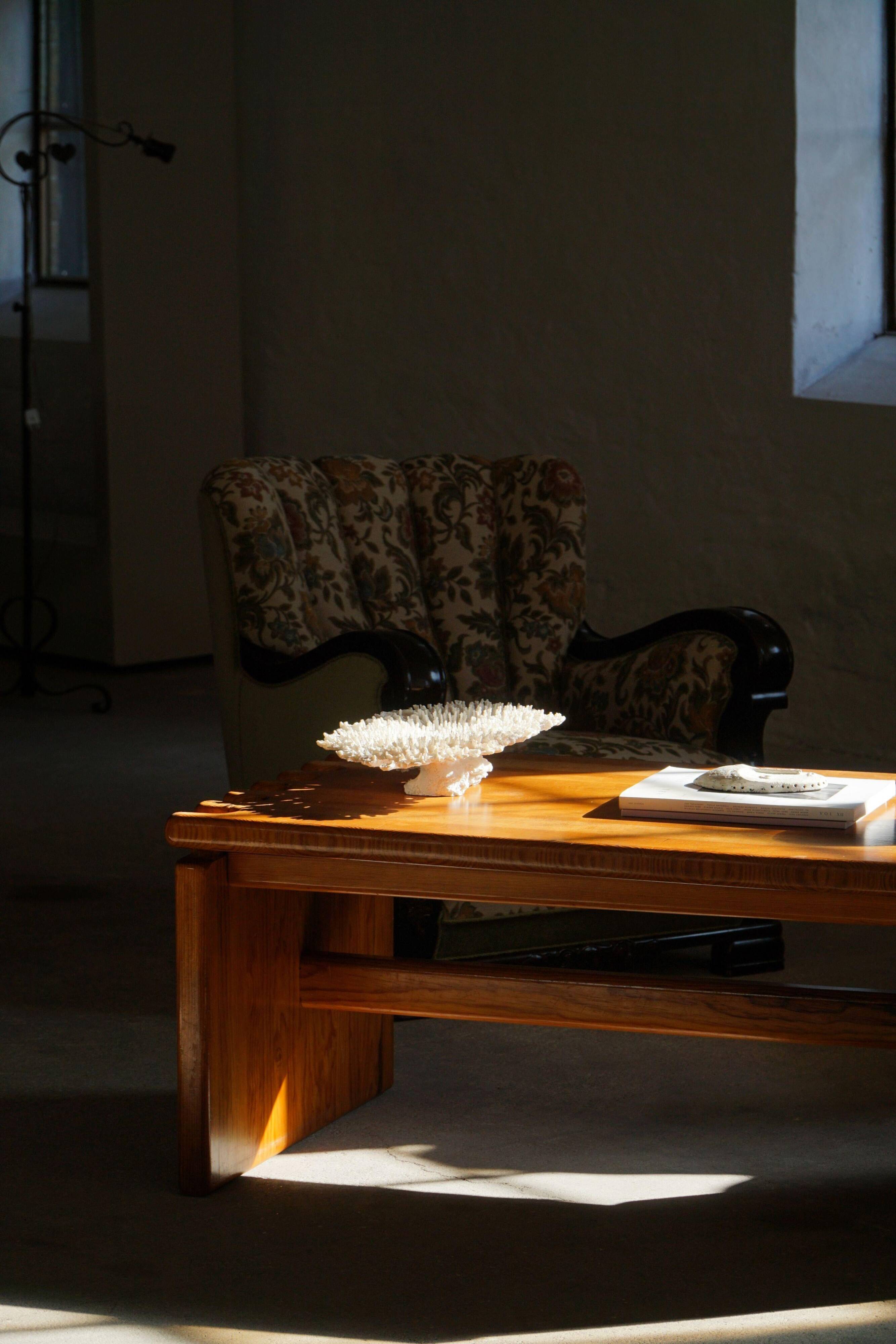 Large rectangular coffee table in solid pine from the mid-century, Danish modern, 1960s.