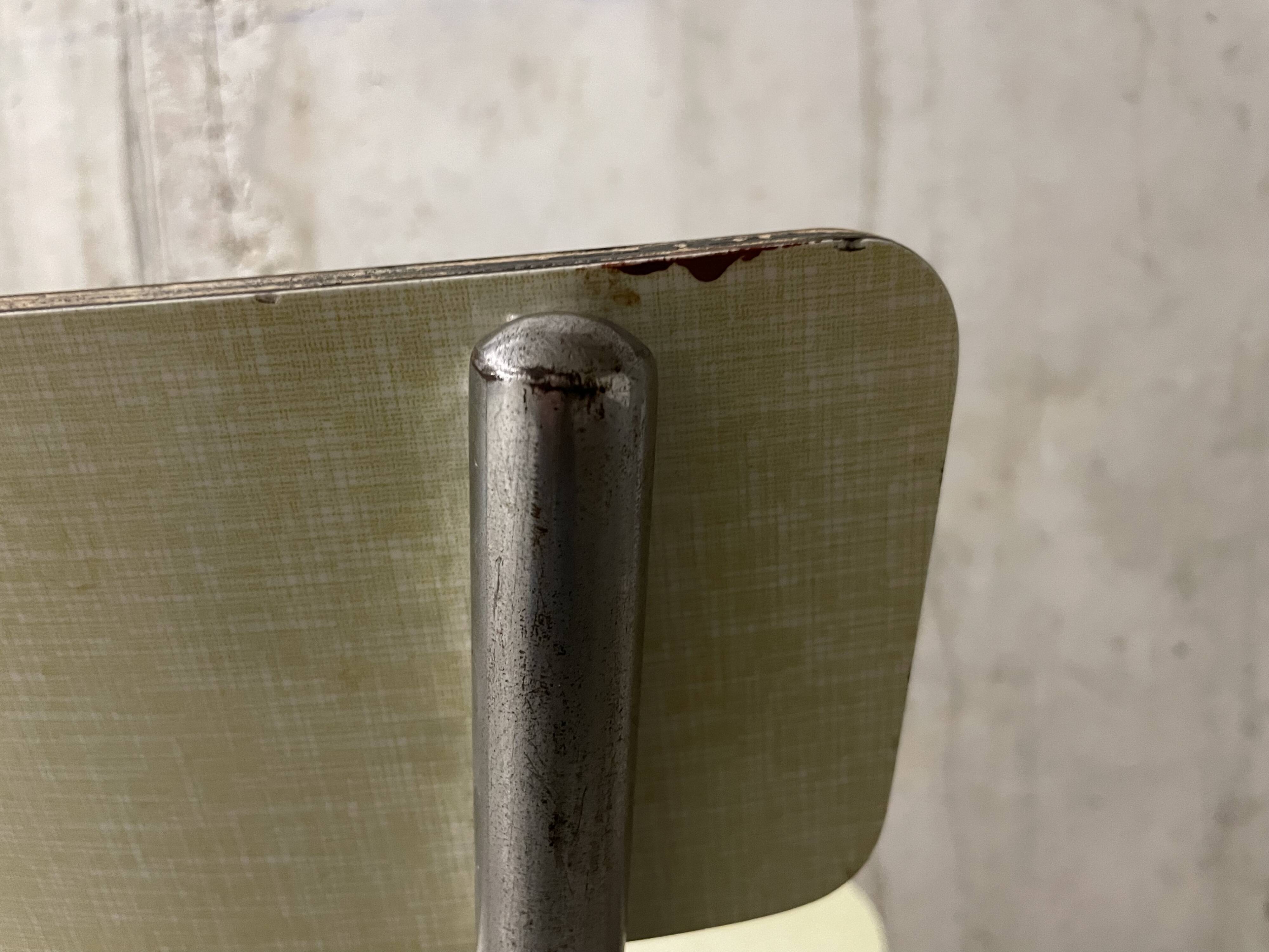 Chaise en formica années 50