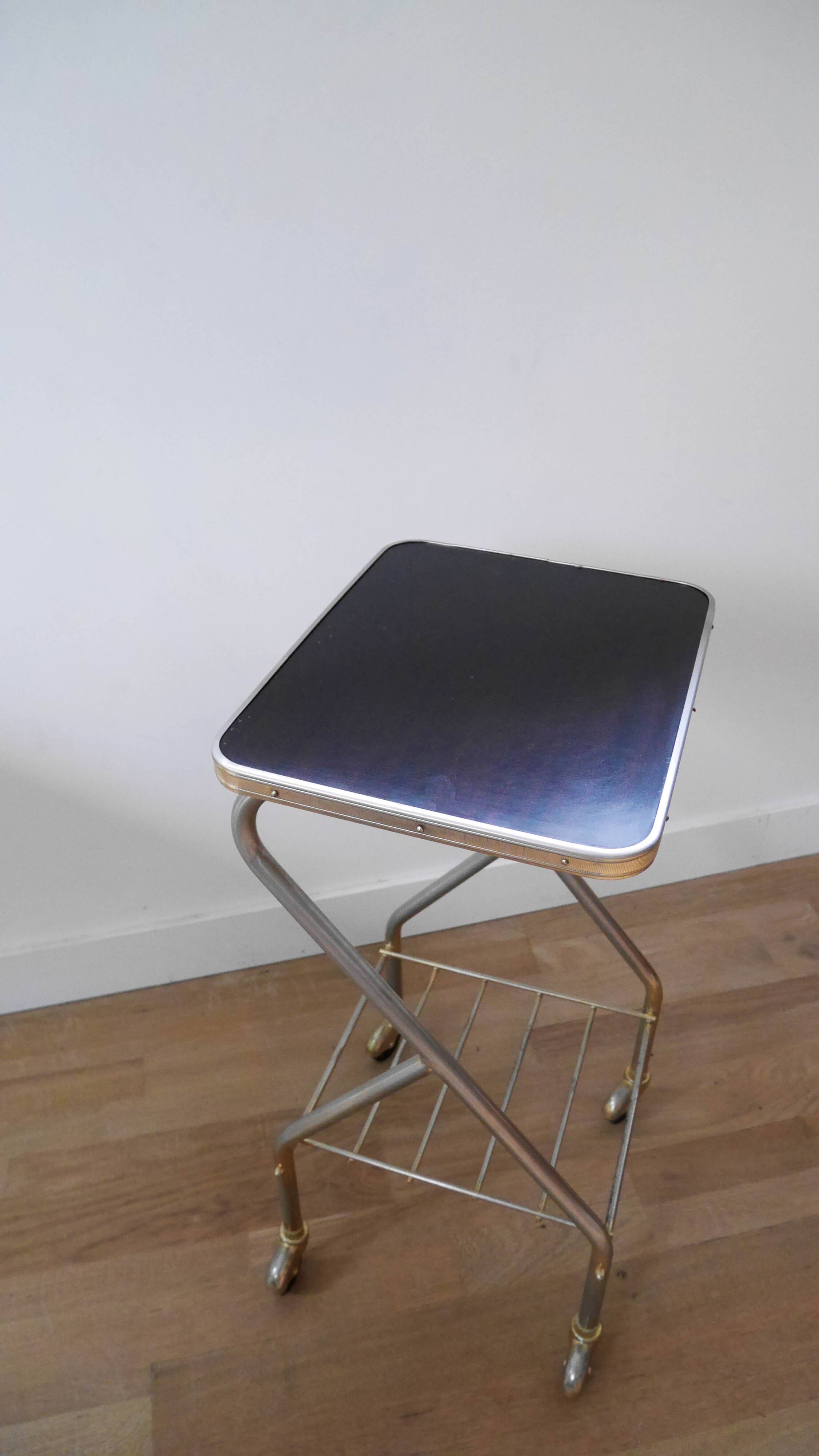 Tablette de style industriel en acier et plateau bois