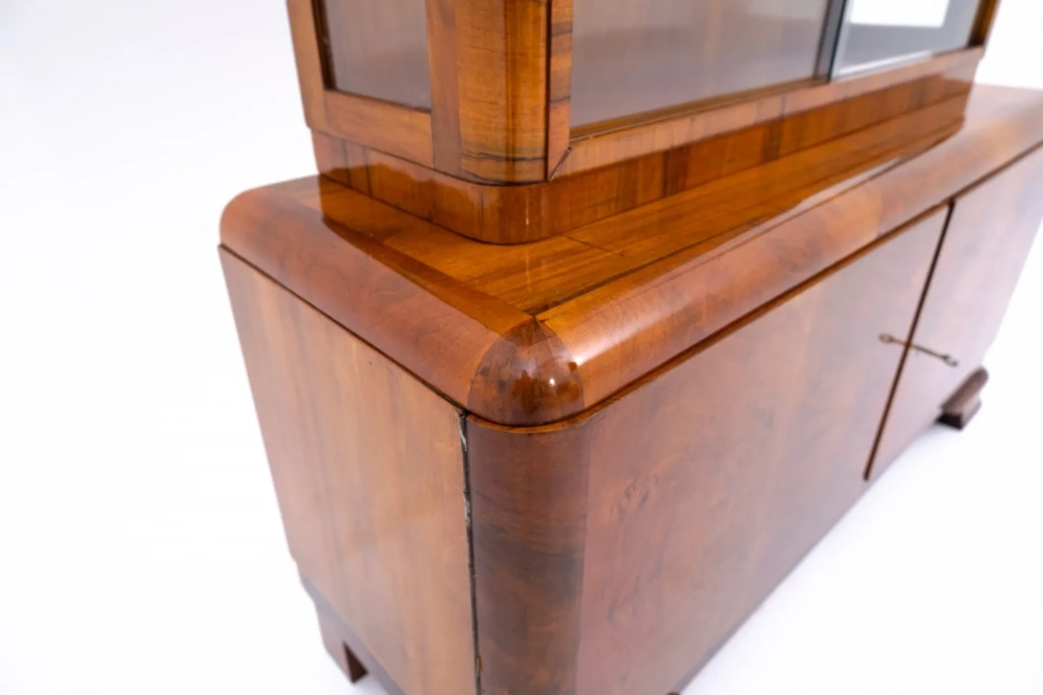 Polish Art Deco display cabinet, circa 1930.