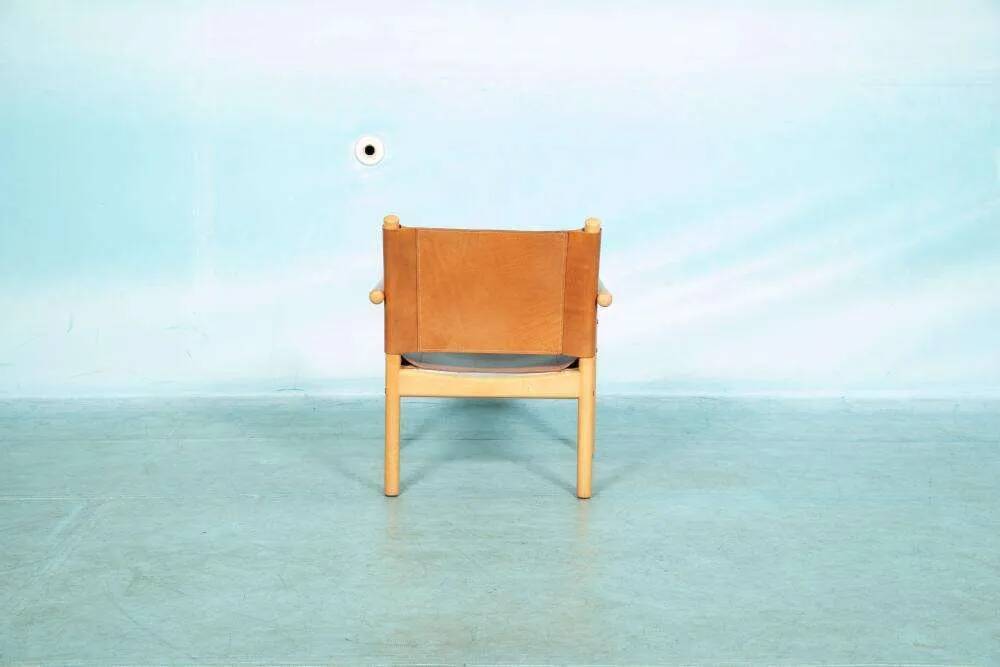 Danish safari chair in beech wood and leather from the 1970s.
