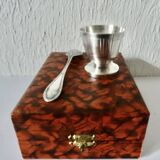 ancien coquetier avec cuillère