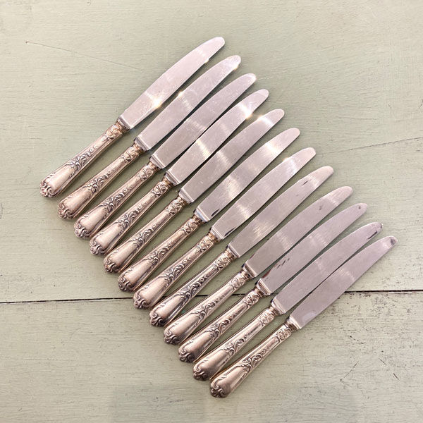 Series of 12 silver metal table knives, Ercuis Goldsmith