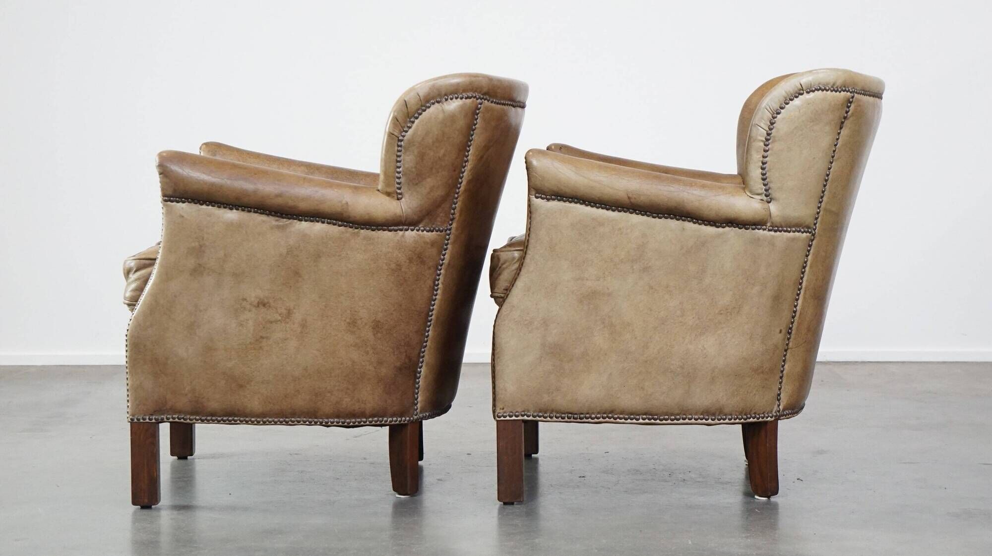 Set of 2 nice, subtle cowhide armchairs with reversible Kelim seat cushions
