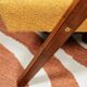 Fauteuil Mid-Century en bois de couleur jaune avec boucle au design scandinave