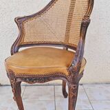Fauteuil de bureau louis xv, sculpté, canné, garni cuir