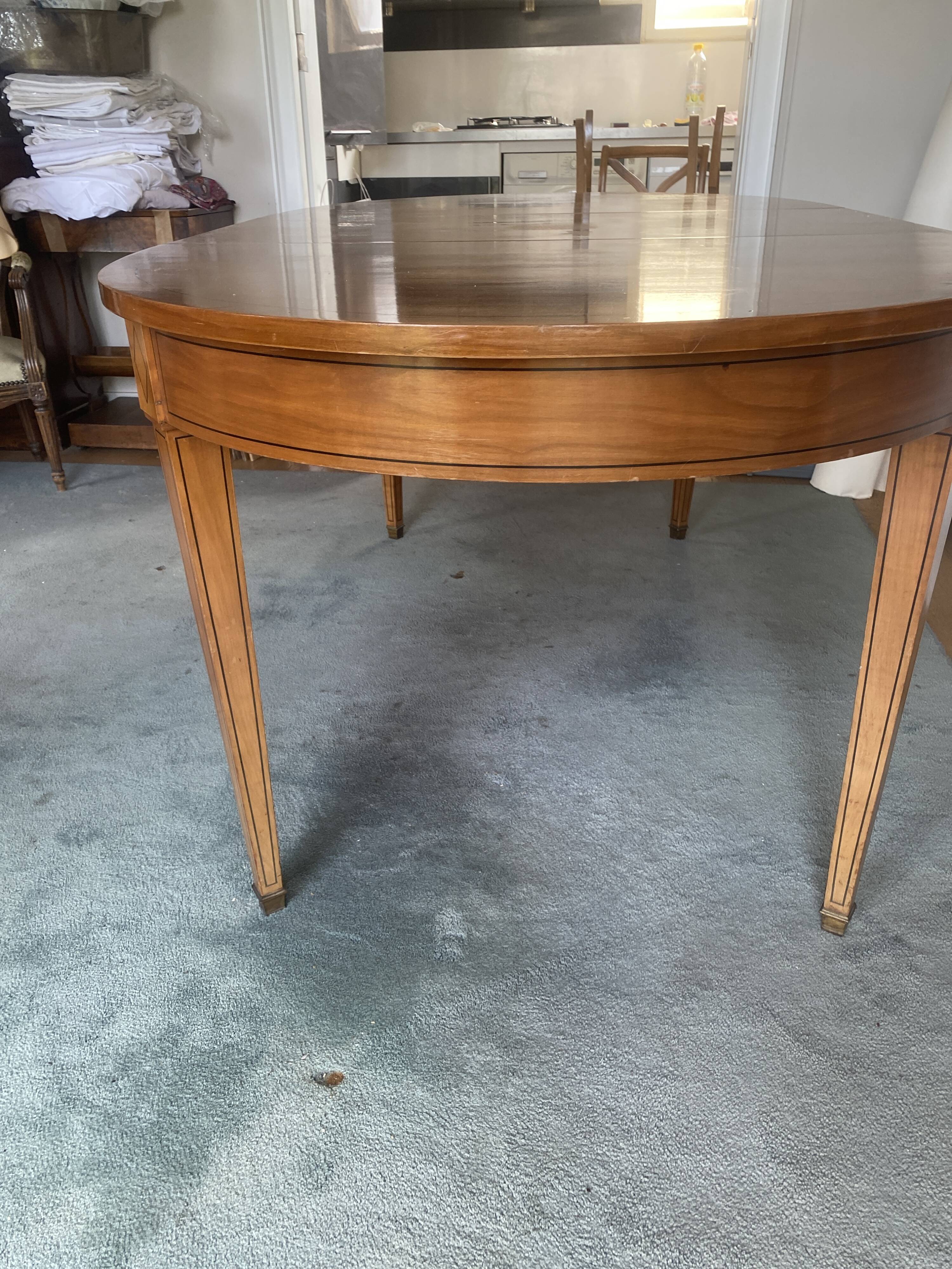 Table de salle à manger de style Directoire