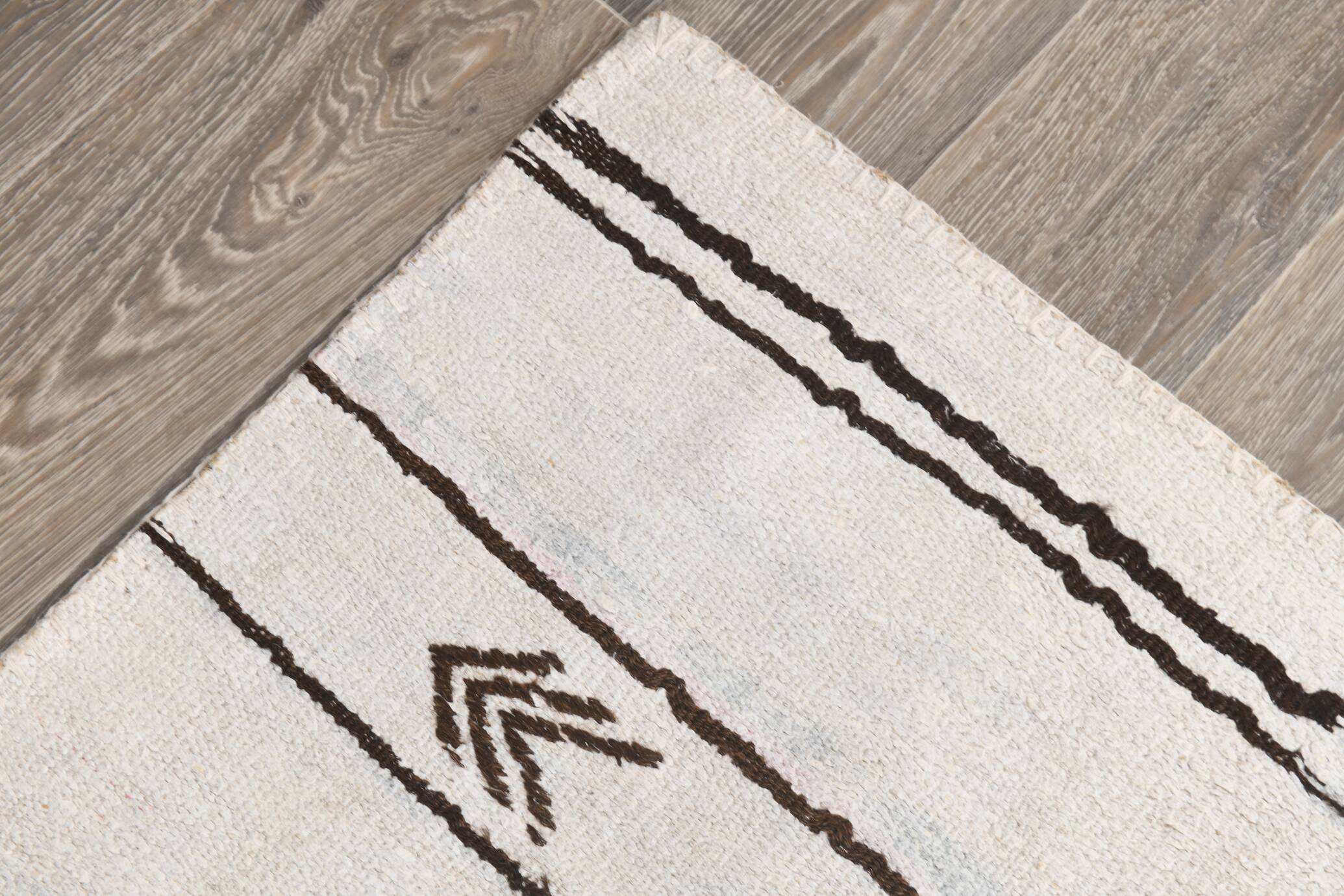Tapis Kilim contemporain vintage Off White et noir 7x10, 218x307 cm