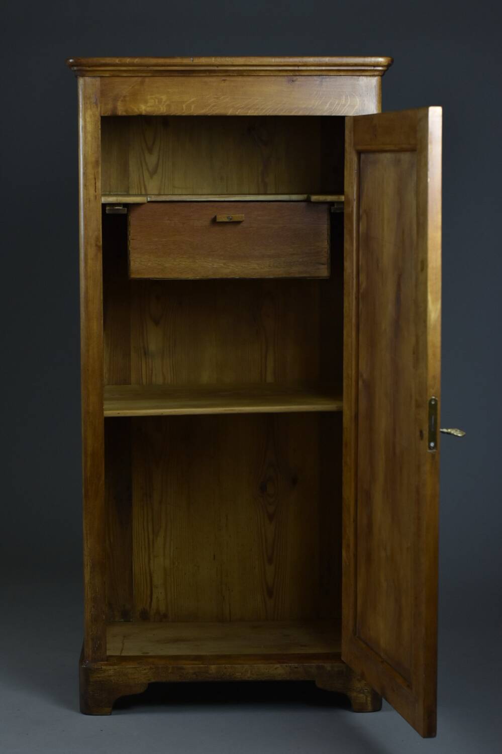 Birch linen cabinet from the 1920s/30s – fully restored