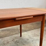 Scandinavian table with extensions