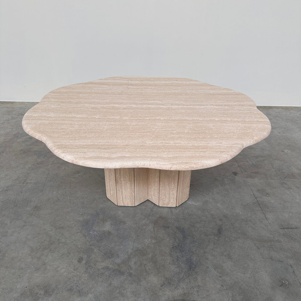 Table basse en travertin sculptural français élégant, années 1980