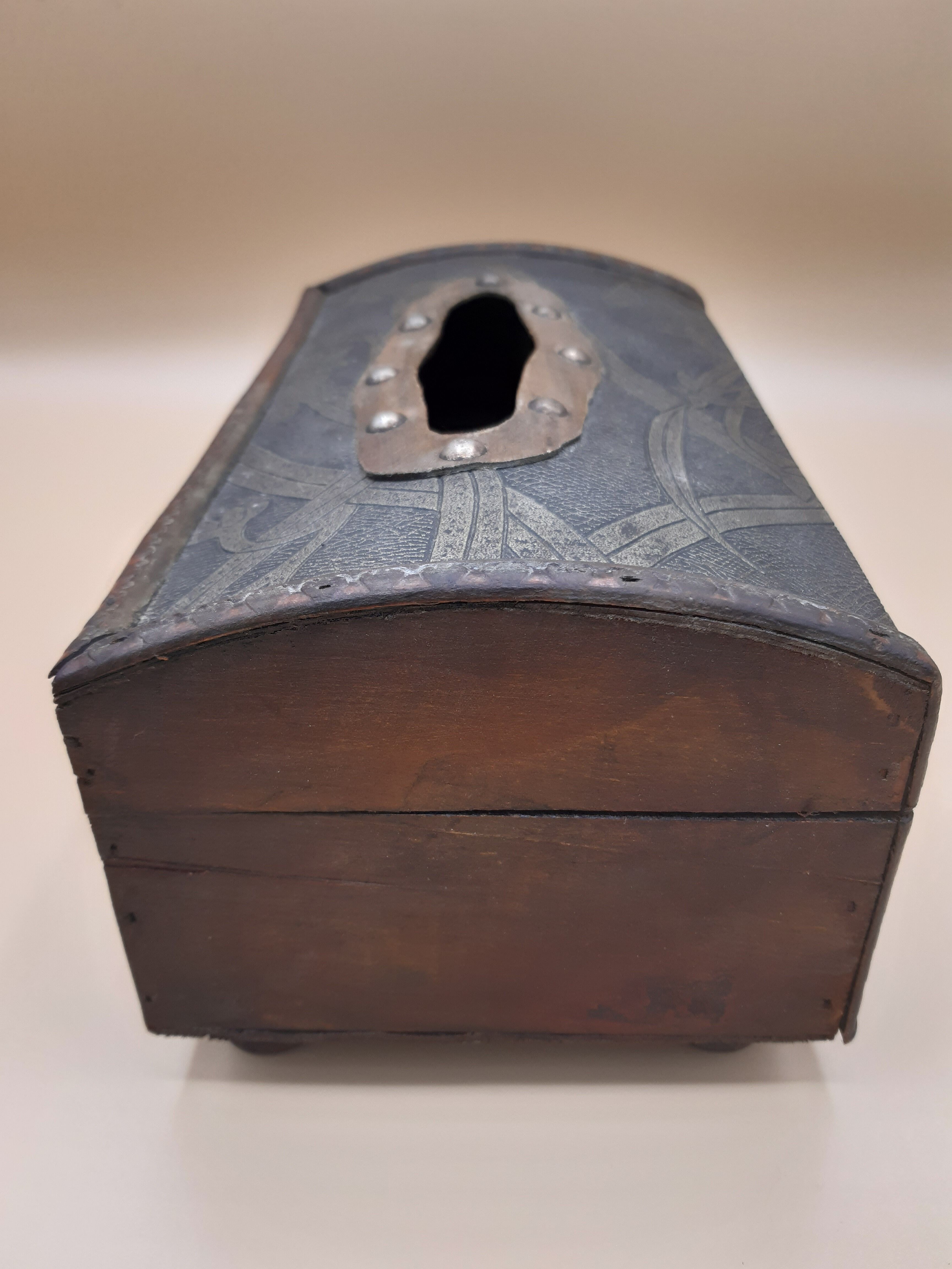Boîte à mouchoir en bois