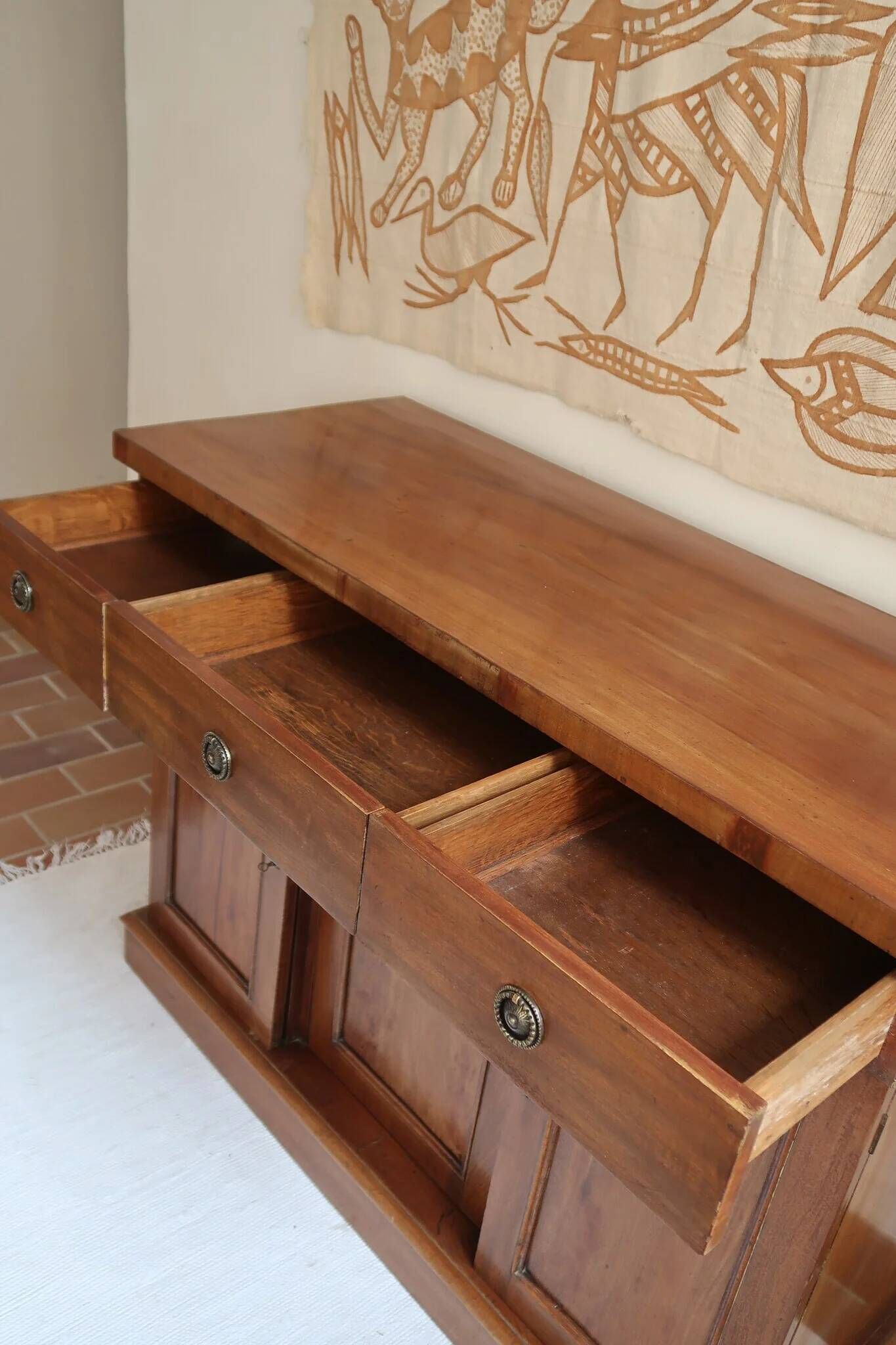 Walnut sideboard, 3 drawers and 3 doors, 1930s.