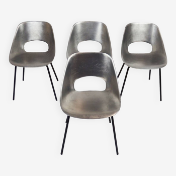 Suite de quatre chaises par Pierre Guariche