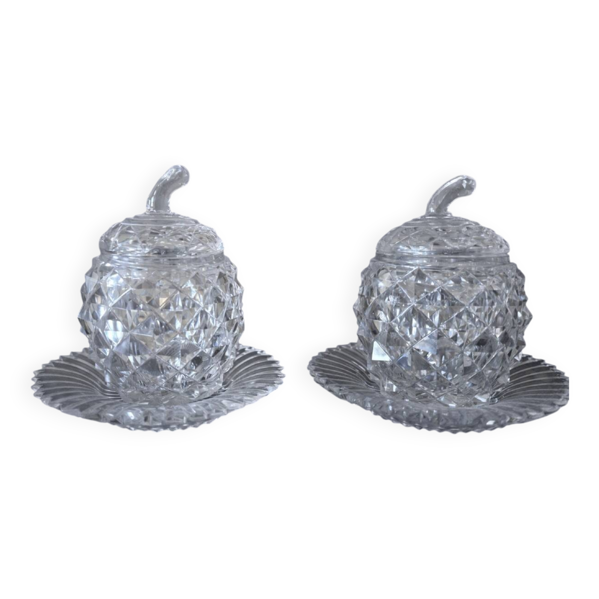 Pair of covered pots in cut crystal shaped like pineapples with stands – H 19 cm