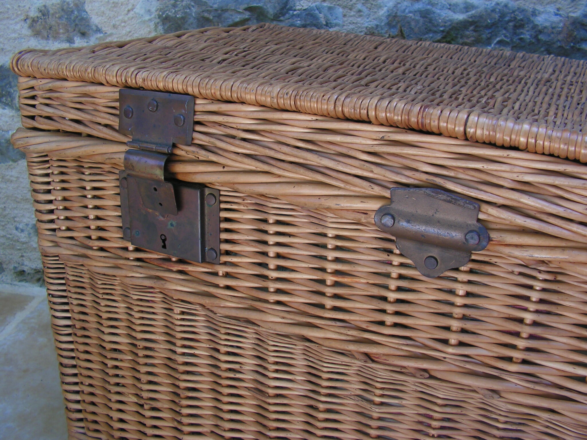 Wicker rattan trunk lined