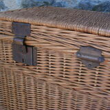 Wicker rattan trunk lined
