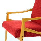 Ensemble de 2 fauteuils du milieu du siècle en hêtre clair & tissu rouge par Interier Praha, Tchécoslovaquie 1971